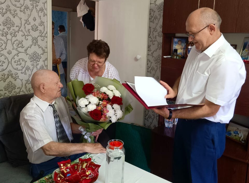 Война оставила шрамы и память на всю жизнь: саратовский ветеран Великой Отечественной войны отметил вековой юбилей